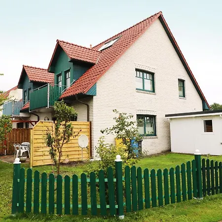 Holiday home Ferienhaushaelfte Hubertus Trassenheide