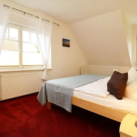 Ferienhaushaelfte Hubertus Holiday home Trassenheide