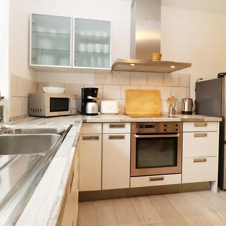 Ferienhaushaelfte Hubertus 펜션